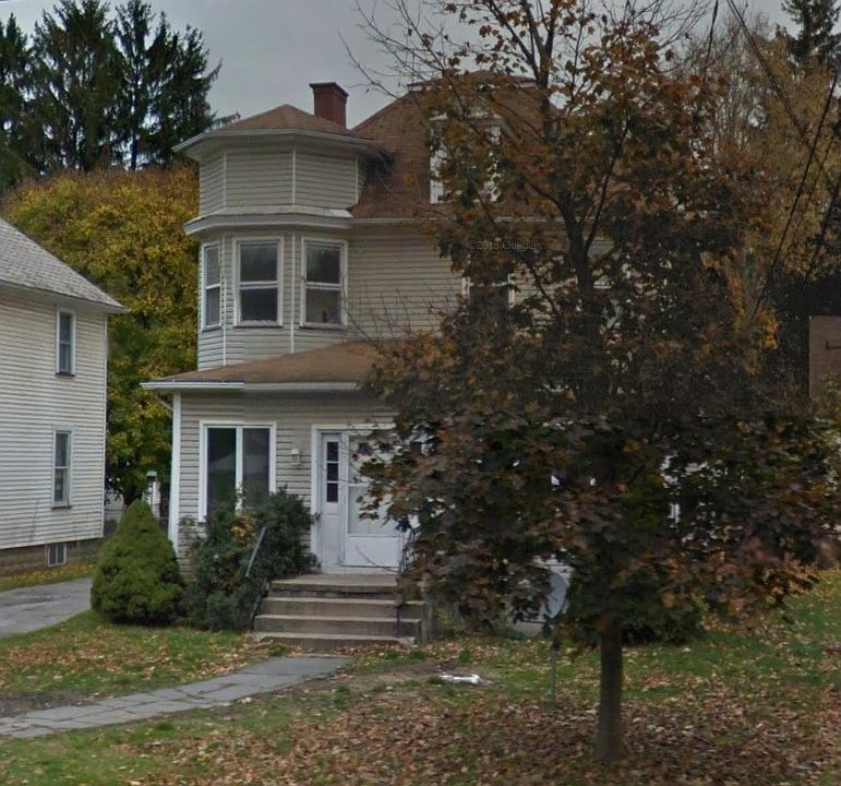 1st image of 339 E Lincoln Way APT 4
