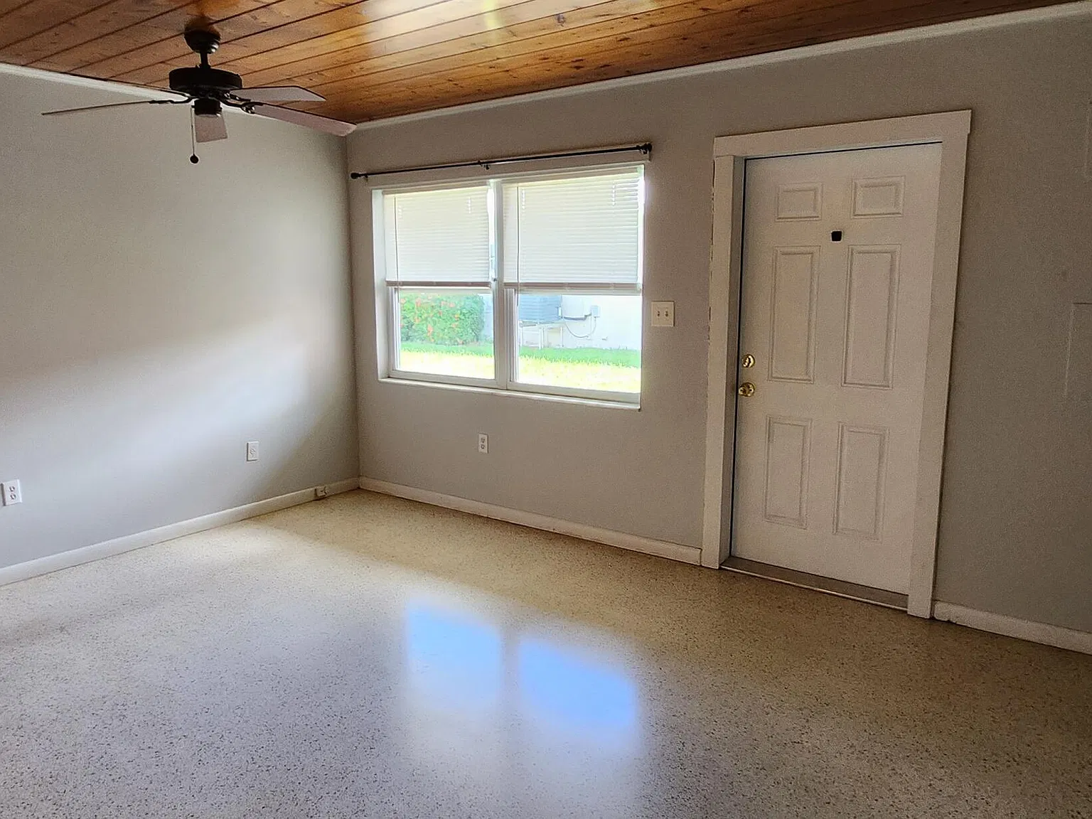 2 bed, 1.0 bath, 1000 sqft, $1,595 — Photo 2