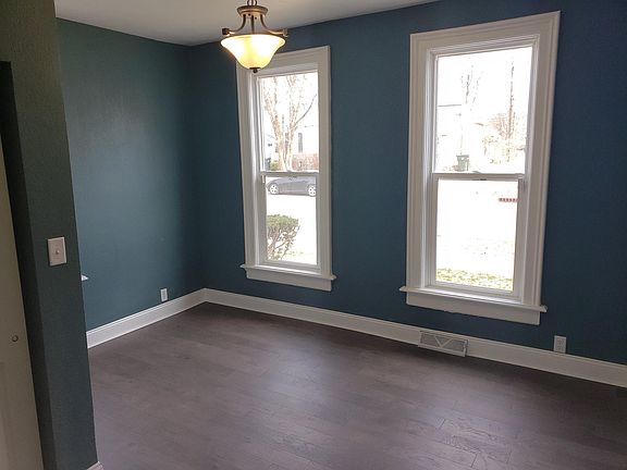 3rd image of 117 N Saint Louis Blvd