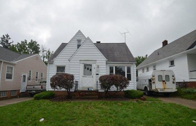 1st image of 8007 Pinegrove Ave