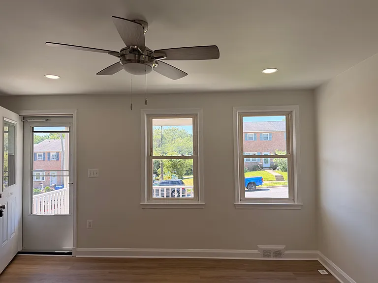 1078 Downton Rd — Photo 1
