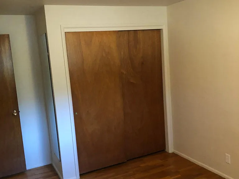 1720 Barton St — Photo 9