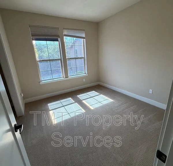 2839 Sevilla Ln — Photo 15