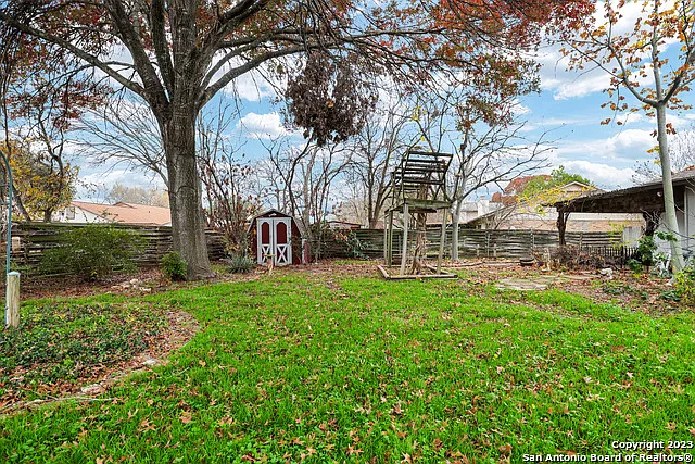 8138 Raritan St — Photo 24