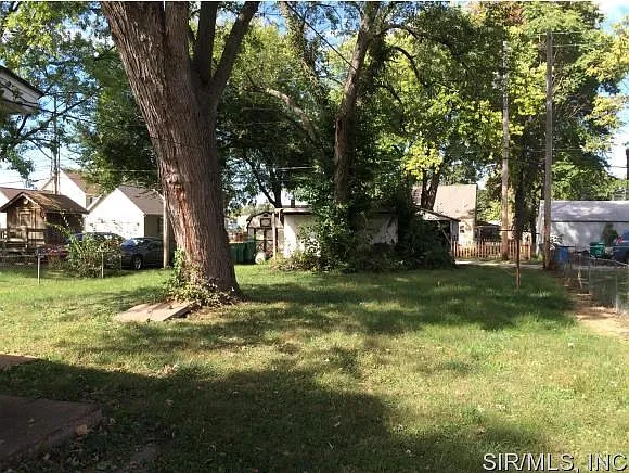 208 E 3rd St photo 1