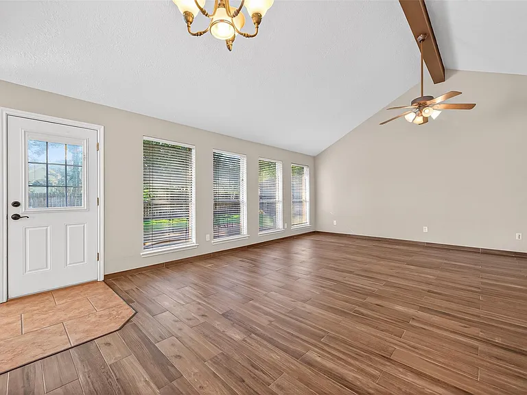 3719 Apple Hollow Ln — Photo 7