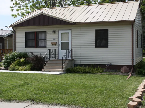 533 W 6th St, Winner, SD 57580