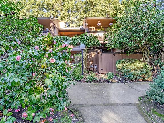 2nd image of 35 Arbor Court