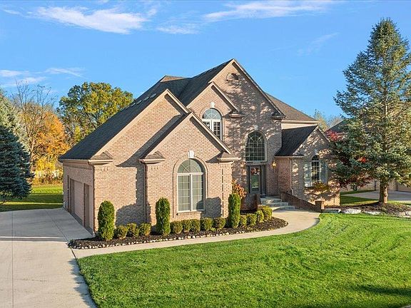 4th image of 63142 Turnberry Way