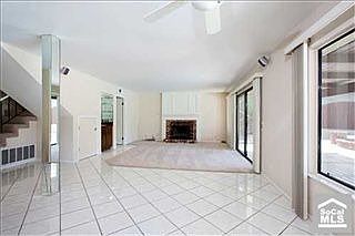 4th image of 371 S Yorkshire Cir