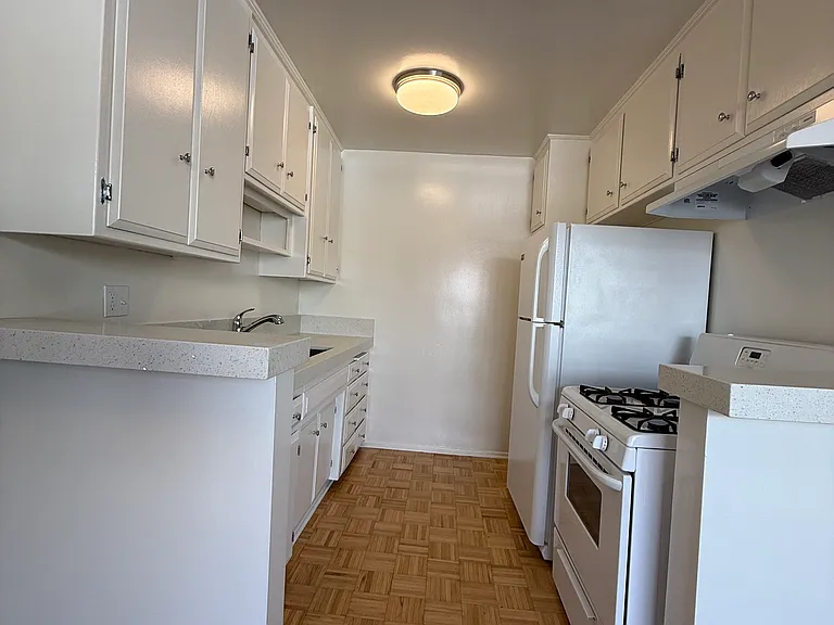 7530 Lexington Ave #15 — Photo 6