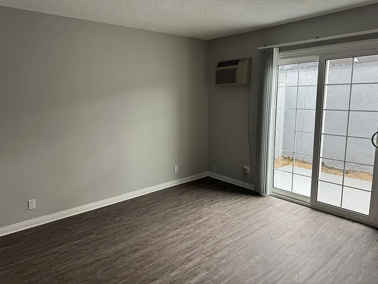 Villa Del Sol Apartments — Photo 138