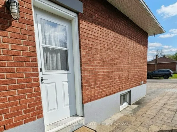 1307 Vancouver Ave #B, Ottawa, ON K1V 6T8