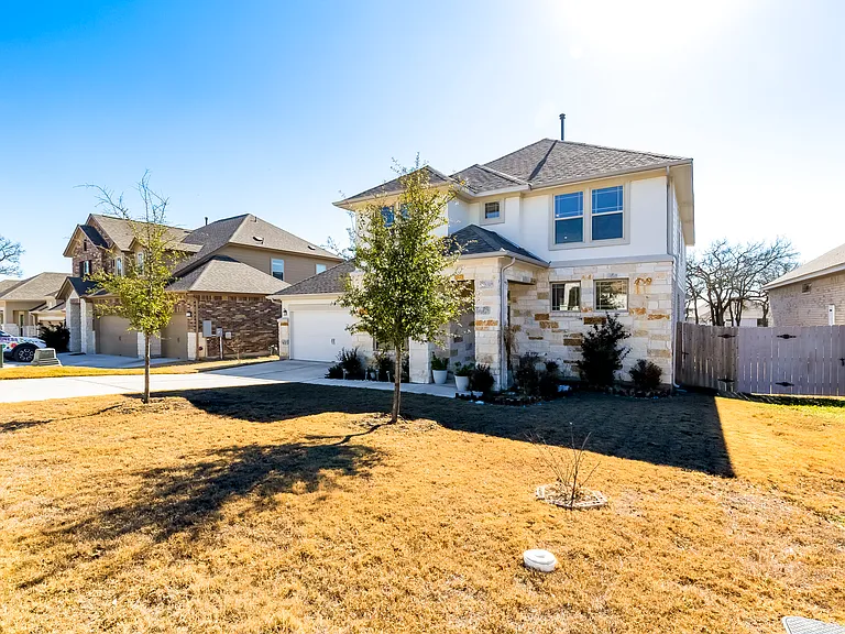133 Goshen Dr — Photo 2