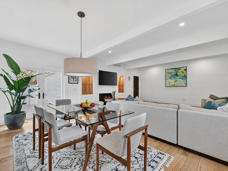 372 W Brown St #3 — Photo 9