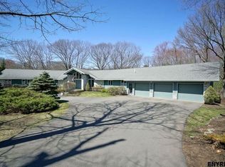 3 Edgewood Cir, Menands, NY 12204