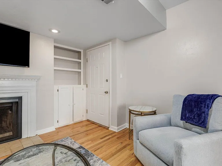 517 E Jefferson St #45 — Photo 8
