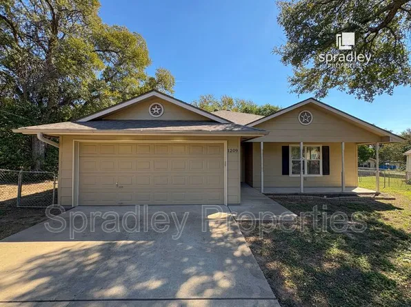 1209 N Blair St, Belton, TX 76513