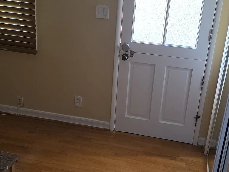 Lynngrove Dr — Photo 13