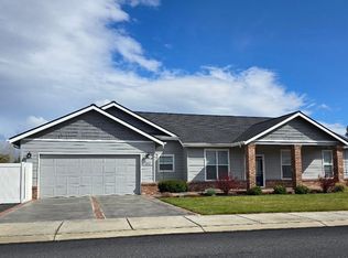 3832 SW Tommy Armour Ln, Redmond, OR 97756
