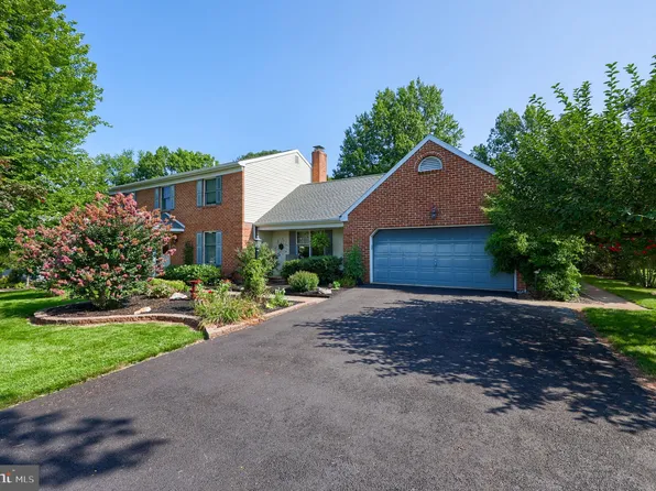 1300 Garrison Dr, York, PA 17404