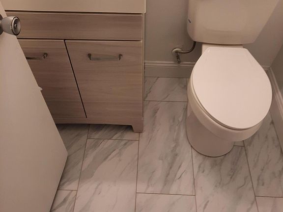 5th image of 404 Lynn Rd