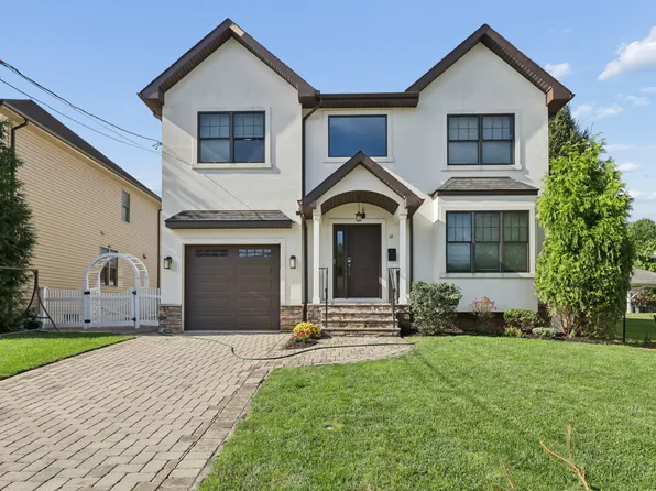 16 Stuyvesant Ct, Clifton, NJ 07013