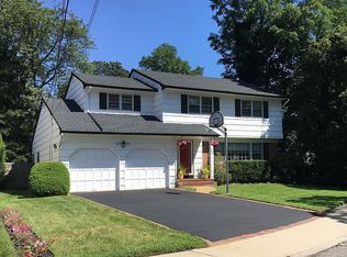 124 Meadowview Ave, Hewlett, NY 11557