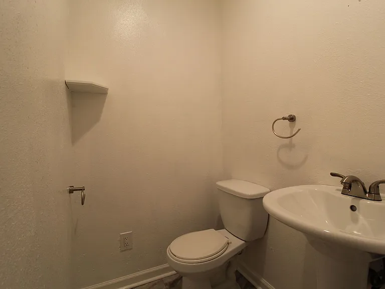 3733 Thompson Cir — Photo 28