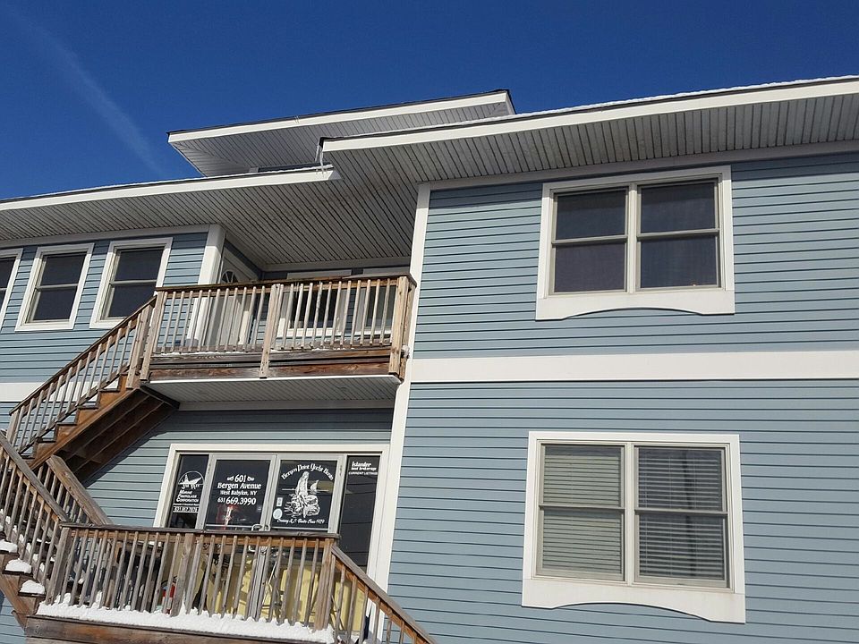 This is the outside of the Bergen Point Marina Office. The