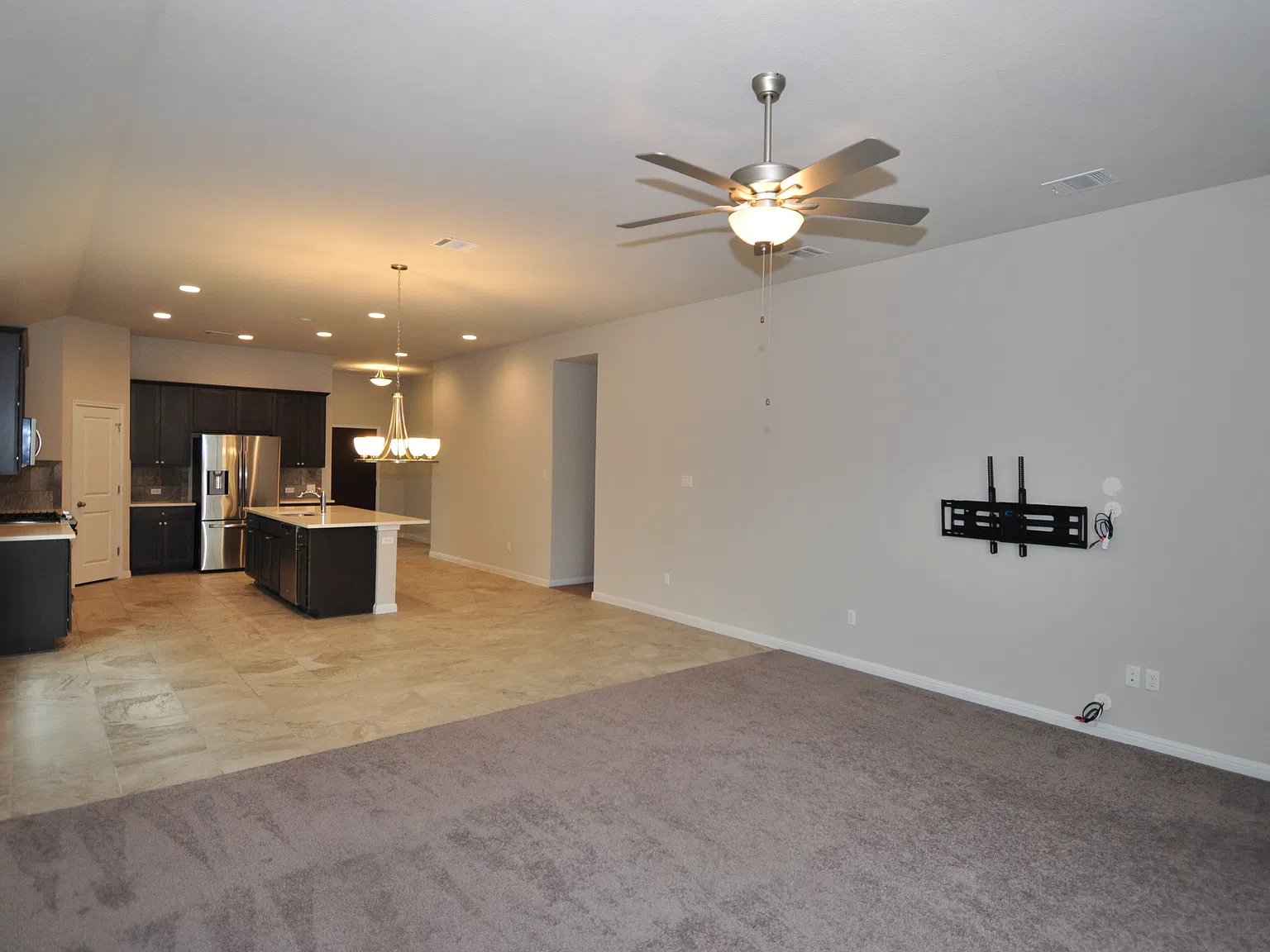 4 bed, 2089 sqft, $2,100 — Photo 4