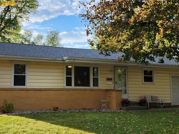 621 Sunrise Dr, Sullivan, IL 61951