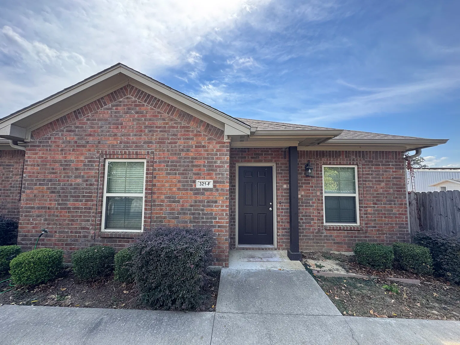 2 bed, 900 sqft, $1,100 — Photo 2