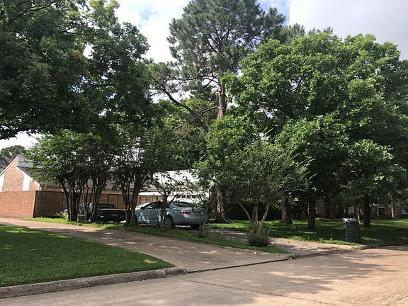 3rd image of 20323 Laurel Lock Dr