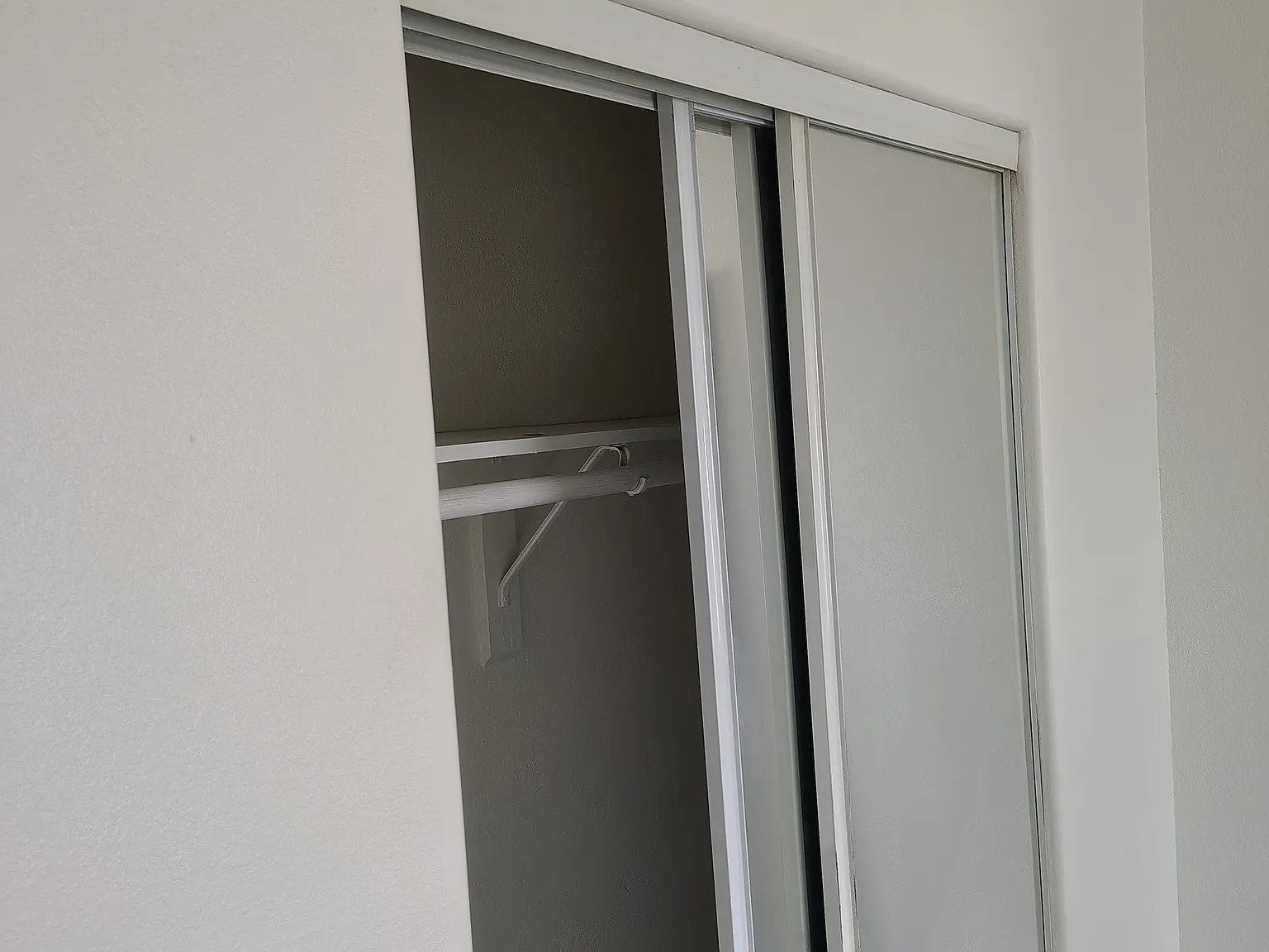 3 bed, 1000 sqft, $2,995 — Photo 3