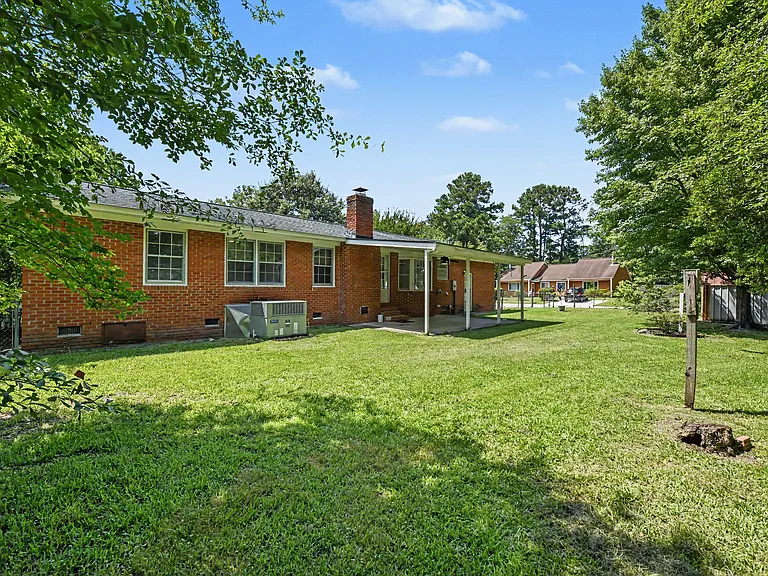 130 Sandtrap Rd — Photo 32