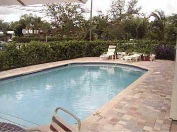 4th image of 510 NE 17th Ave APT 203