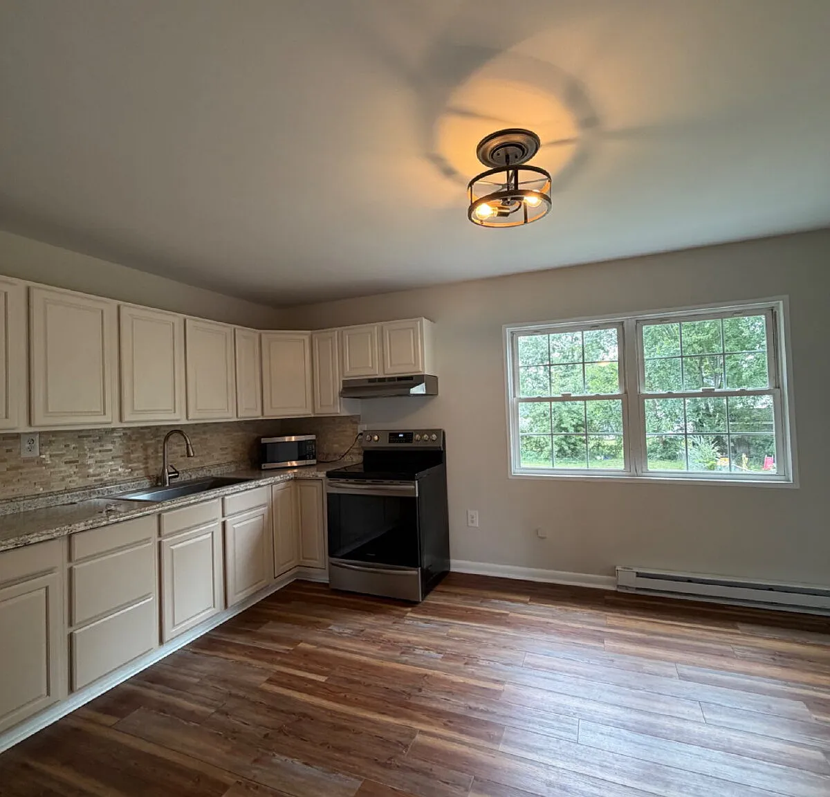 3 bed, 2.0 bath, 960 sqft, $1,995 — Photo 4