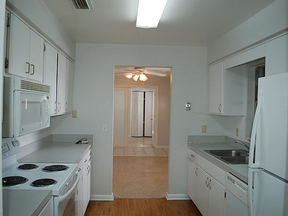 5th image of 930 Penny Dr