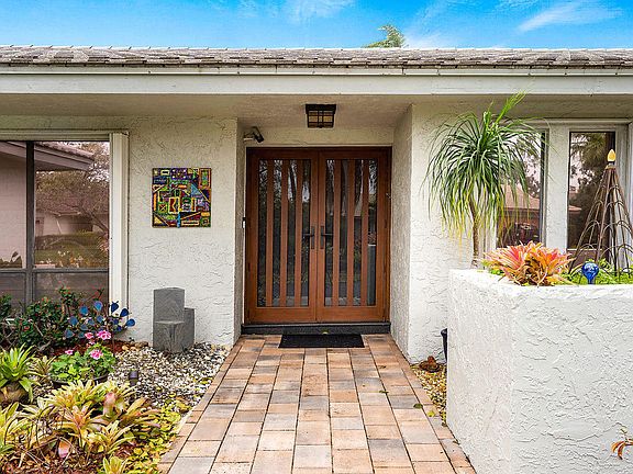 4th image of 9962 NW 1st Ct