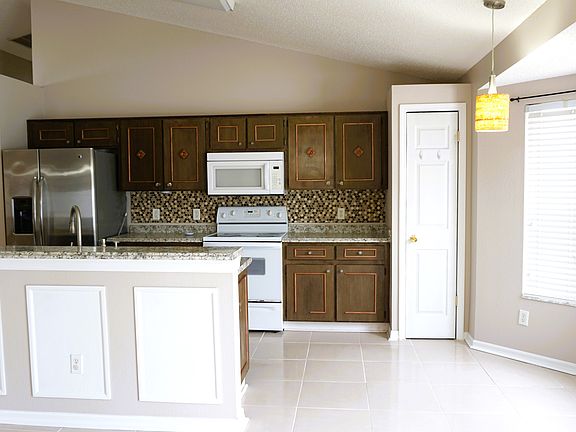 3rd image of 14823 Redcliff Dr