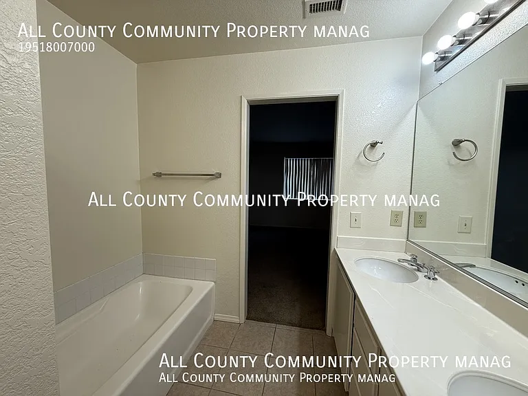 2277 Oak Ave — Photo 15