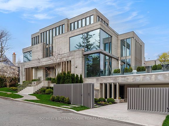 3rd image of 211 Dunvegan Rd