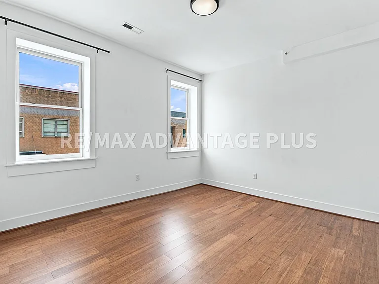 142 N Main St — Photo 41