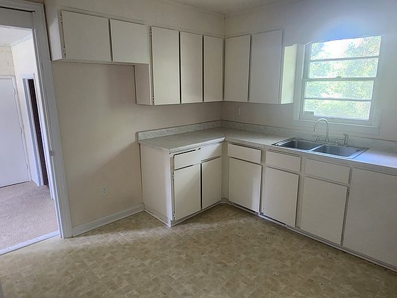 4th image of 2304 Danbury Dr