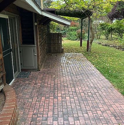 Side Patio off Dining
