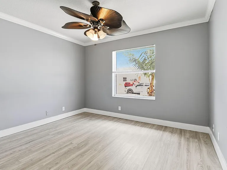 105 Vanessa St — Photo 20
