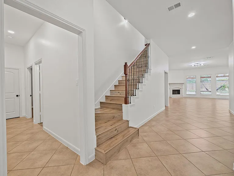 28410 Stonestead Dr — Photo 9