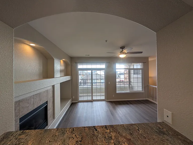 452 Black Feather Loop — Photo 6