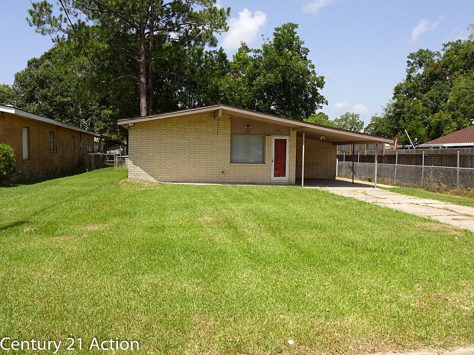 1st image of 209 Peccos St.